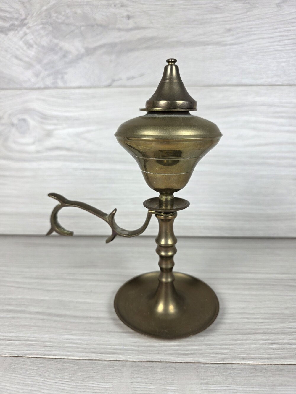 Vtg Brass Finger Loop Chamber Oil Lamp Colonial Style Rustic Farmhouse 7" SU4
